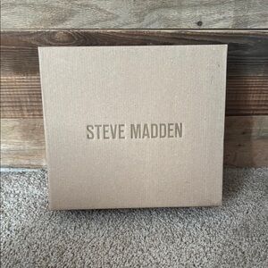 BNWT Steve Madden Lessa satin heels